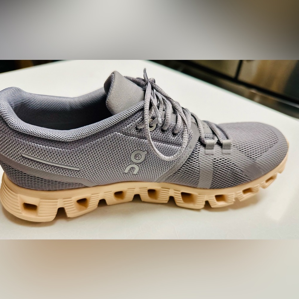 OnCloud Gray and Pink women's 8 tennis shoes